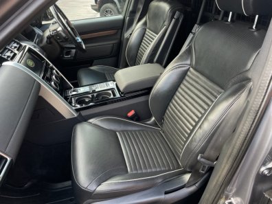 Land Rover Discovery 3.0LT SD6 HSE commercial