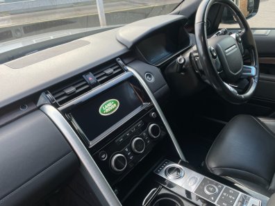 Land Rover Discovery 3.0LT SD6 HSE commercial
