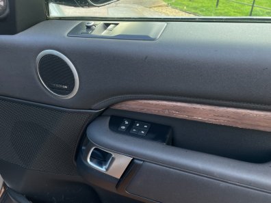 Land Rover Discovery 3.0LT SD6 HSE commercial