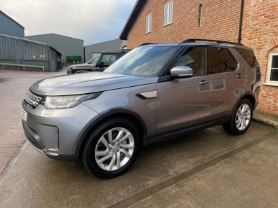 Land Rover Discovery 3.0LT SD6 HSE commercial