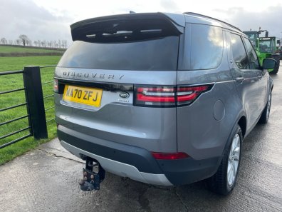 Land Rover Discovery 3.0LT SD6 HSE commercial