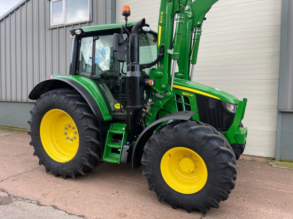 John Deere 6120M