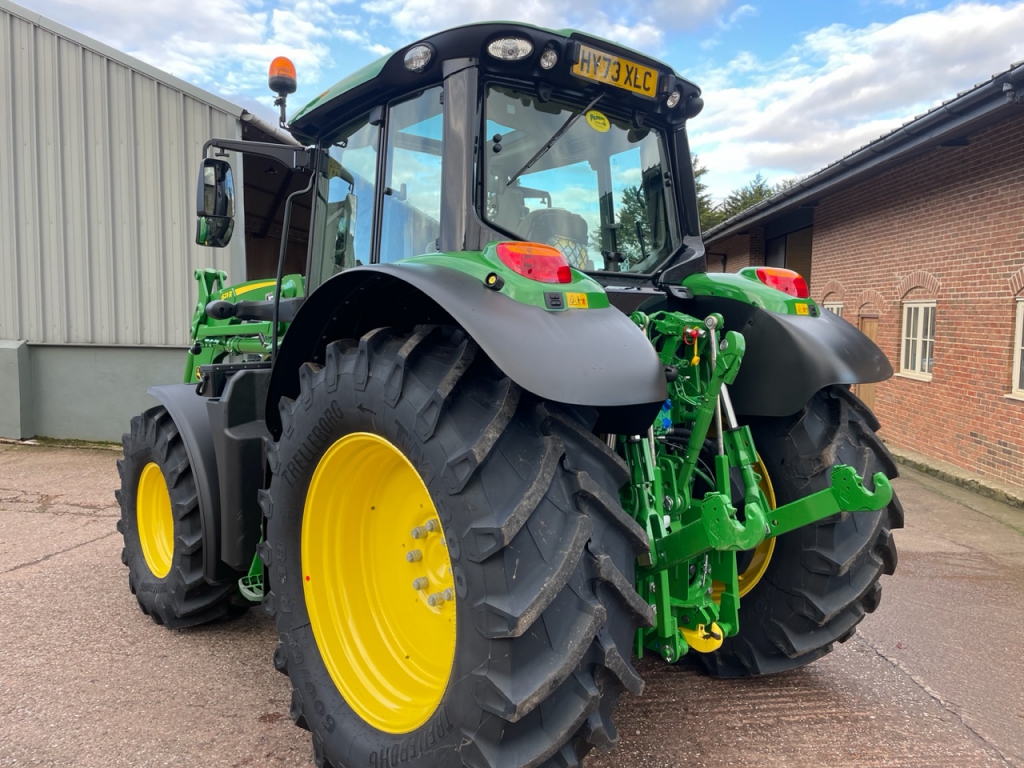 John Deere 6120M