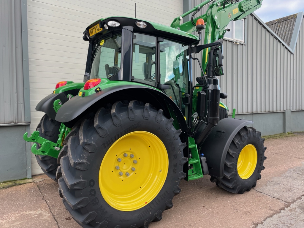 John Deere 6120M