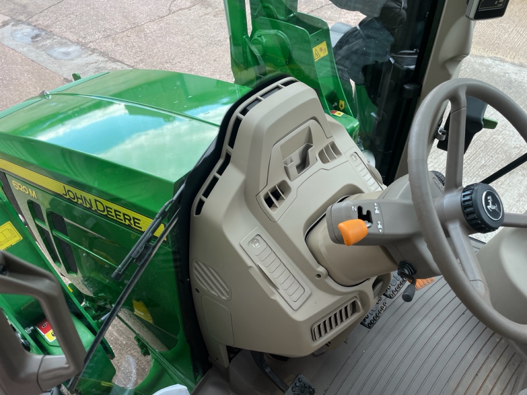 John Deere 6120M