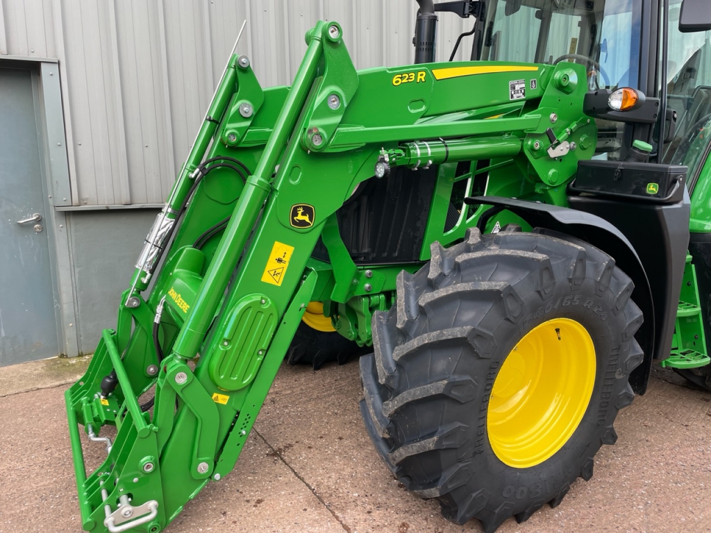 John Deere 6120M
