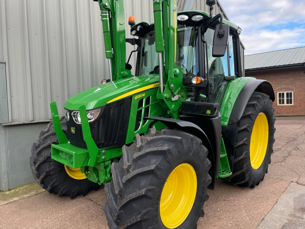 John Deere 6120M