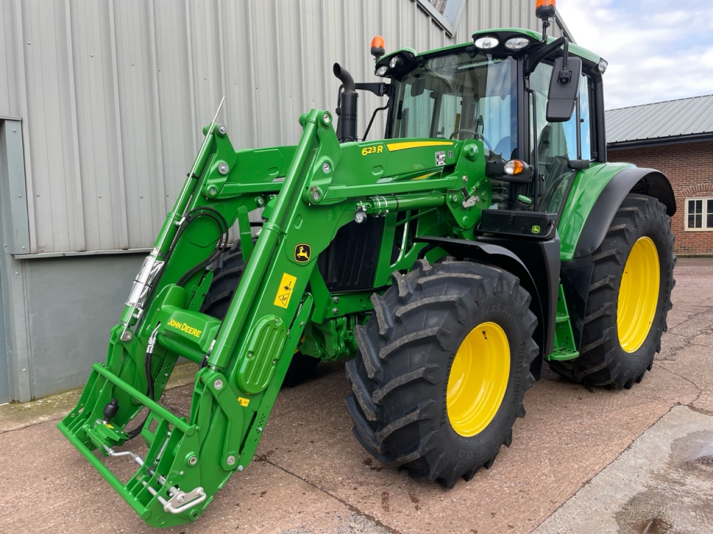 John Deere 6120M