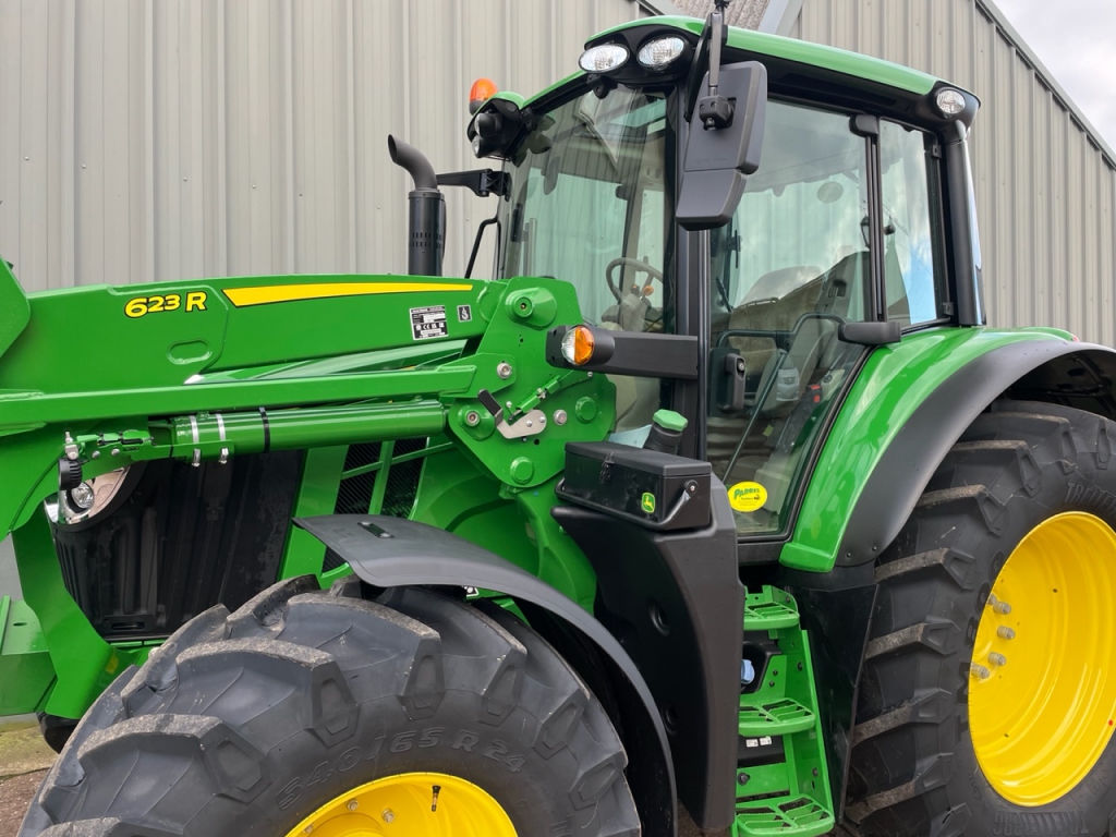 John Deere 6120M