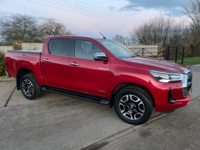 Toyota Hi-Lux Invincible 2.4 Diesel