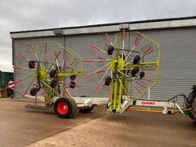 Claas Liner 3600 4 rotor rake