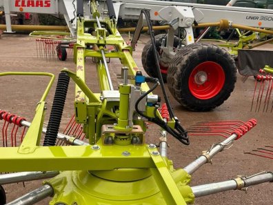 Claas Liner 3600 4 rotor rake