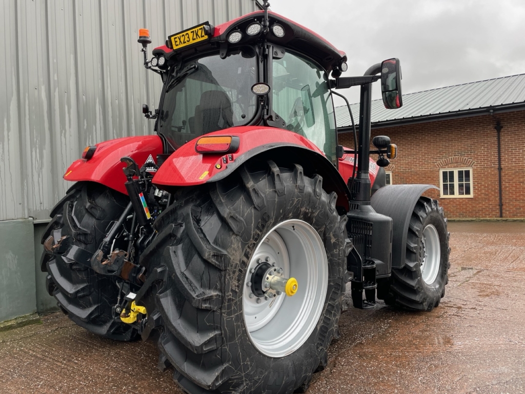 Case CVX 240