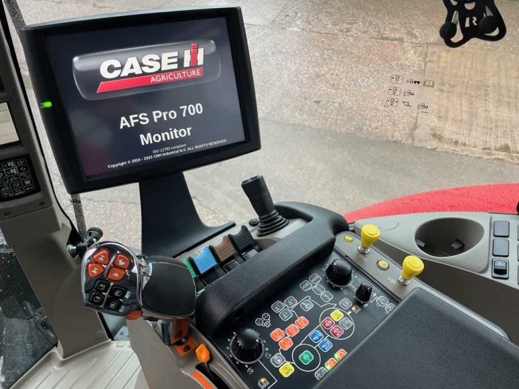 Case CVX 240