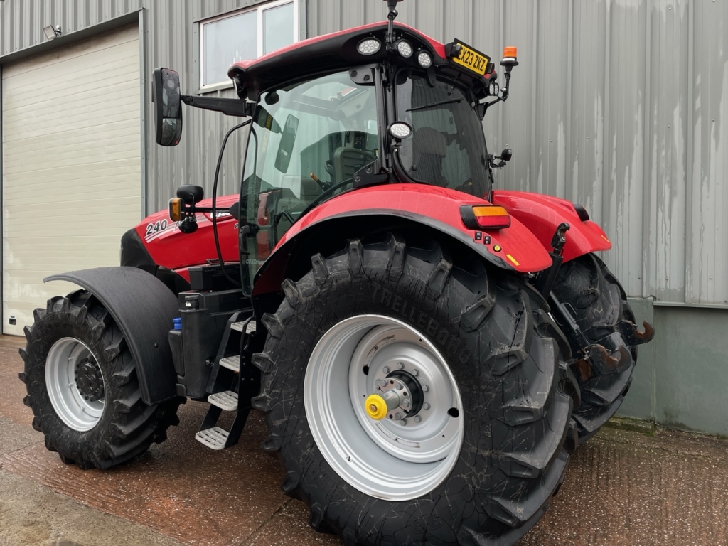 Case CVX 240