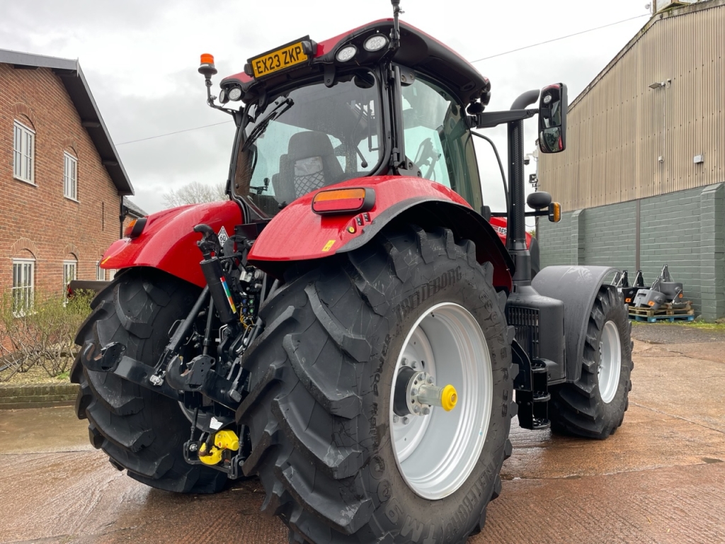 Case CVX 240