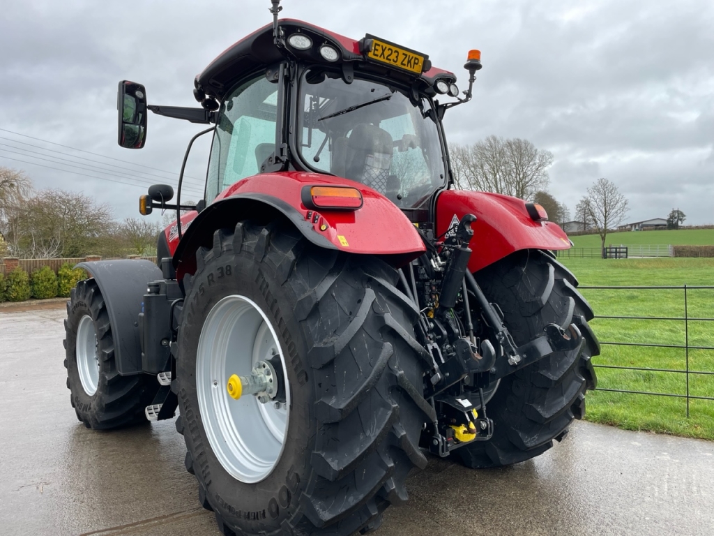 Case CVX 240