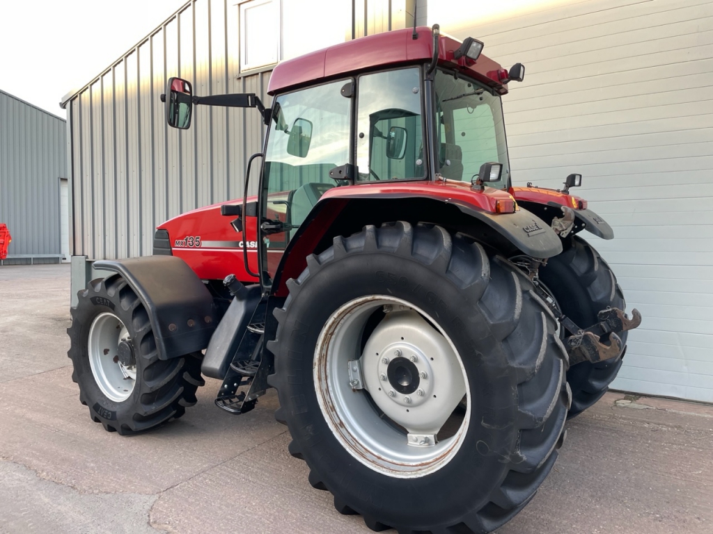 Case MX 135