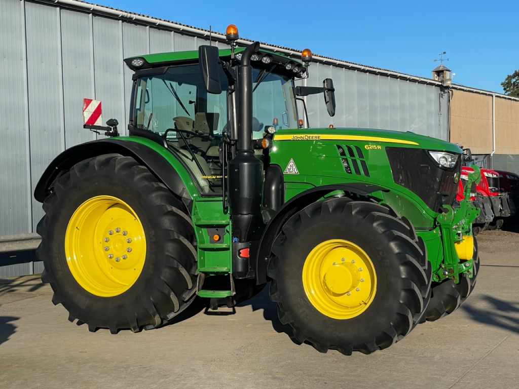 John Deere 6215R