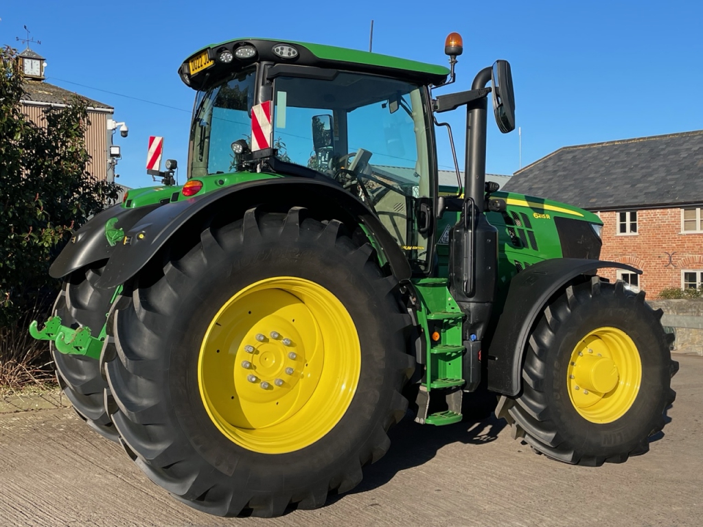 John Deere 6215R