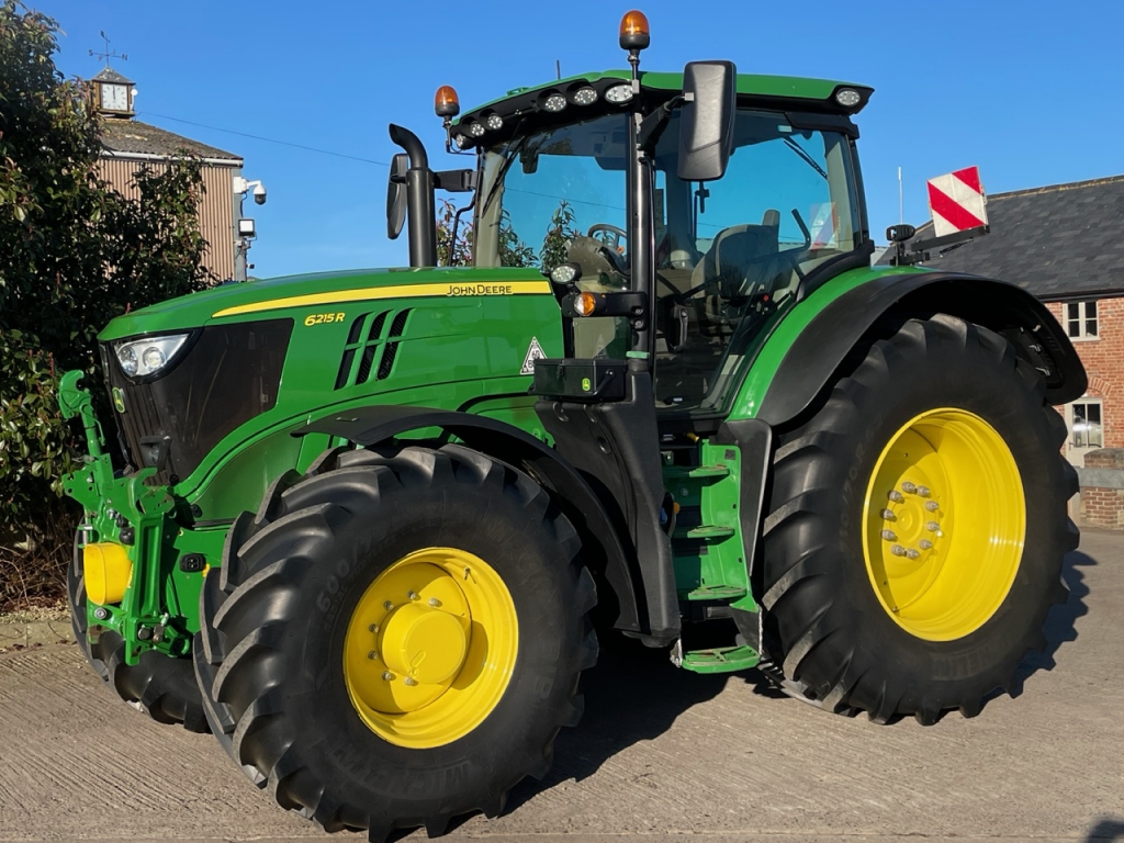 John Deere 6215R