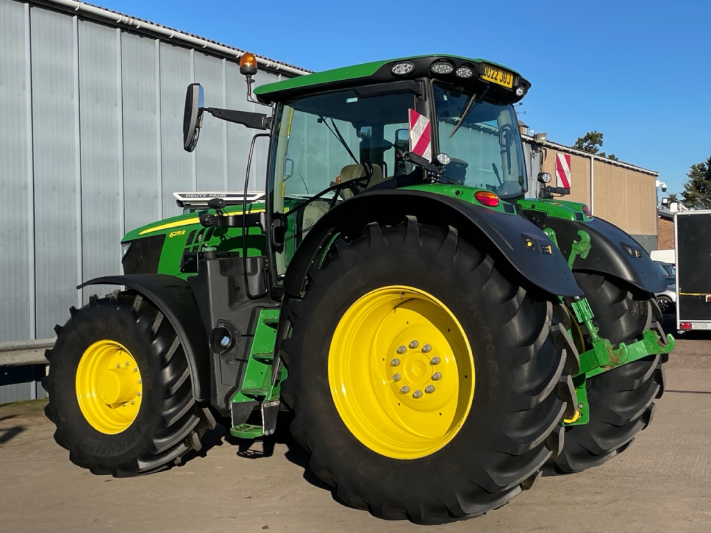 John Deere 6215R