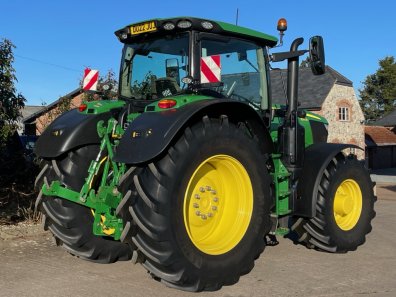 John Deere 6215R