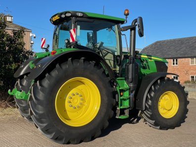 John Deere 6215R