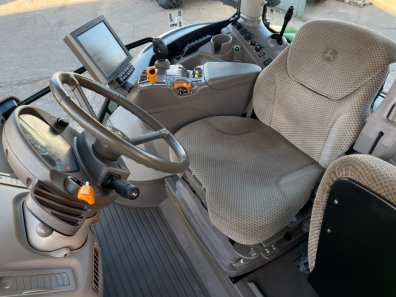 John Deere 6215R