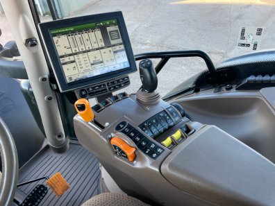 John Deere 6215R