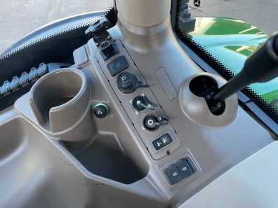 John Deere 6215R