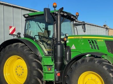 John Deere 6215R