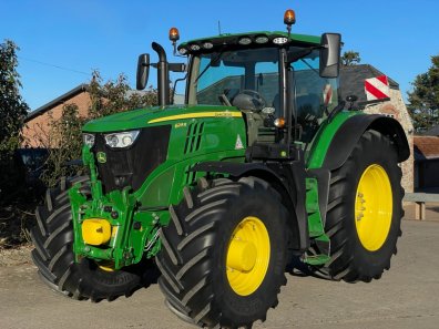 John Deere 6215R
