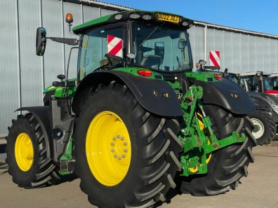 John Deere 6215R