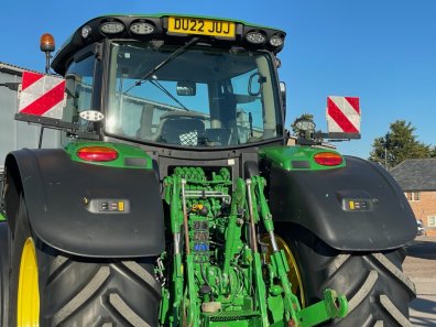 John Deere 6215R
