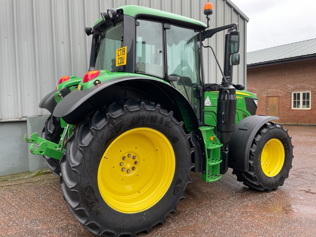 John Deere 6120M