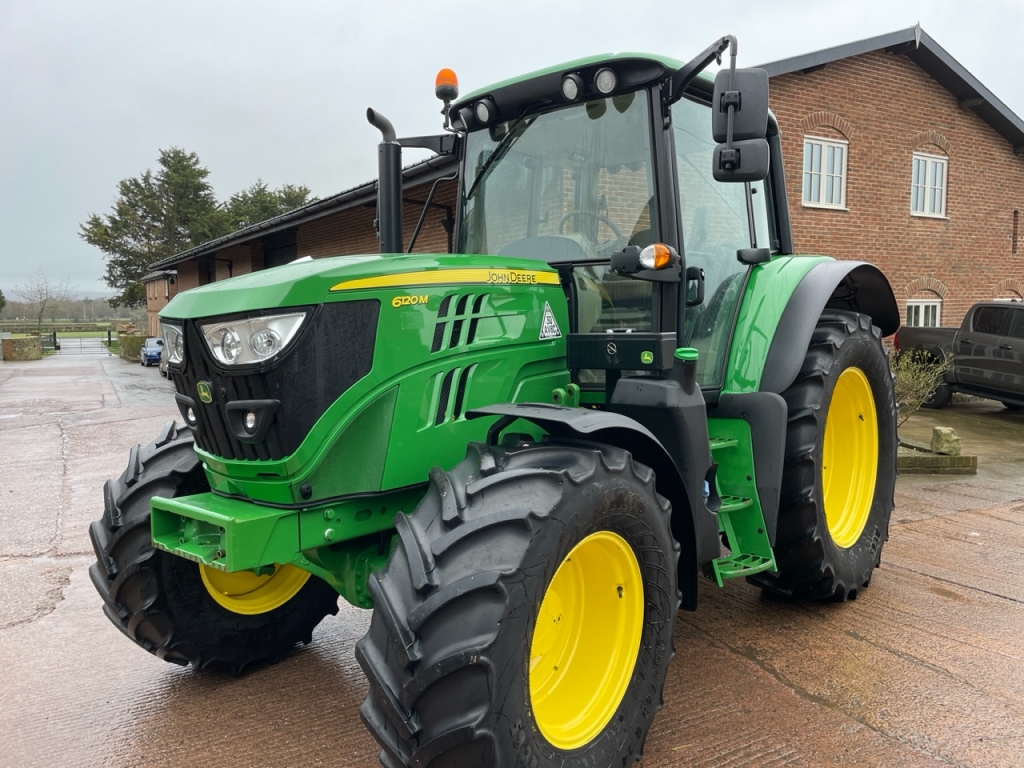 John Deere 6120M