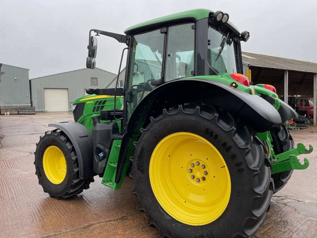 John Deere 6120M