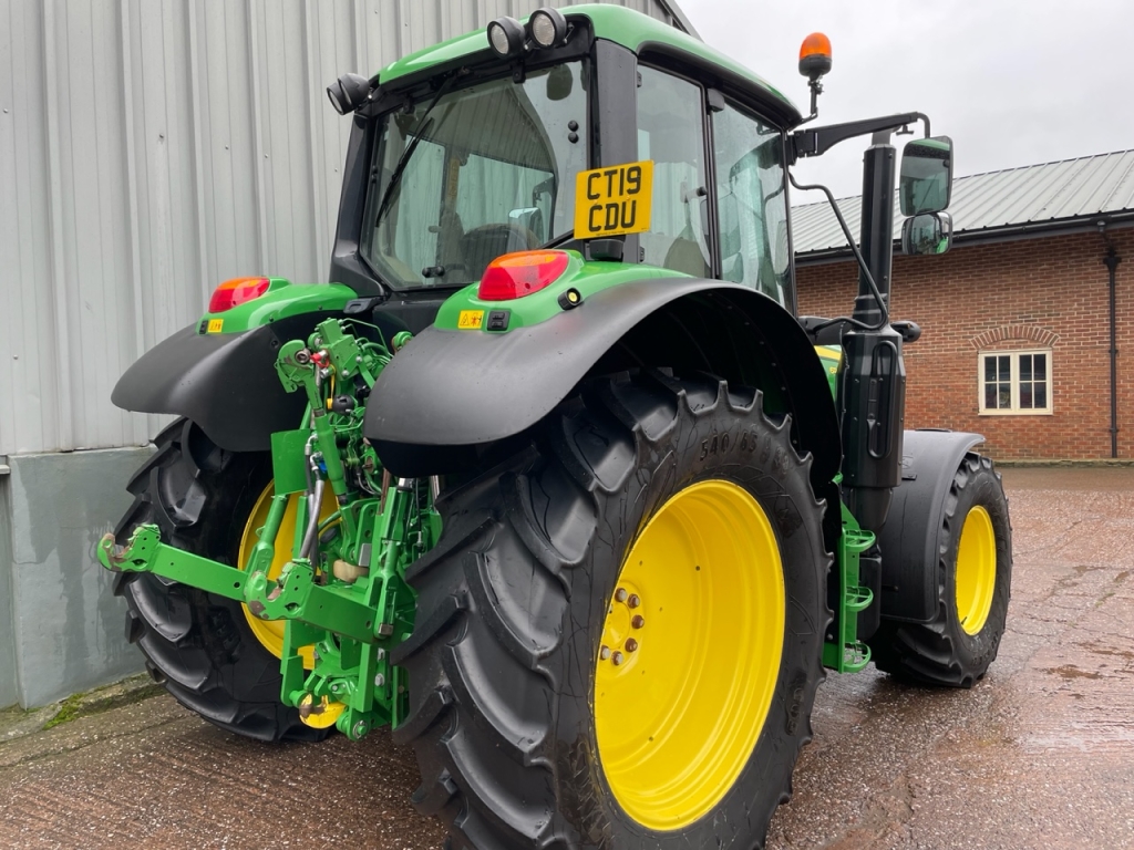 John Deere 6120M