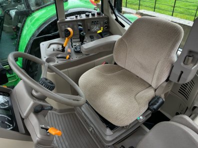 John Deere 6120M