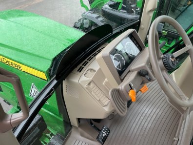 John Deere 6120M