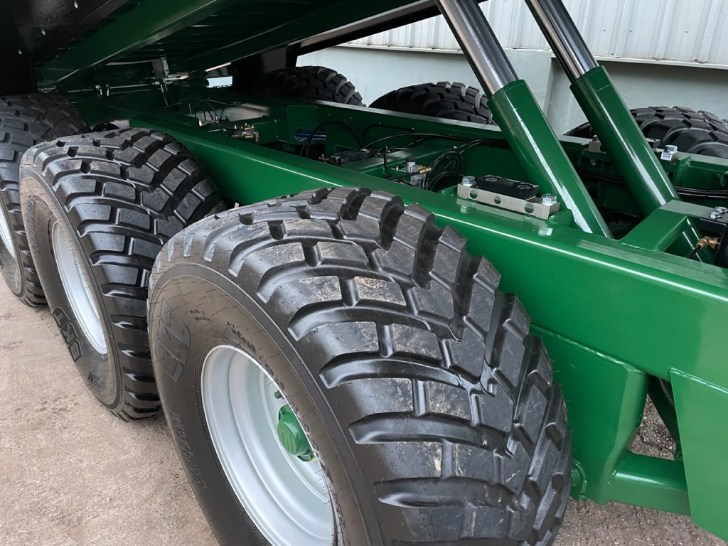Bailey 18 Ton Tri-Axle grain trailer