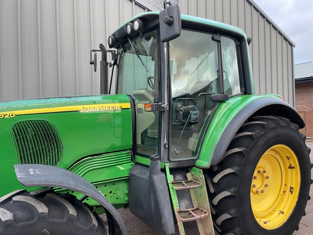 John Deere 6620