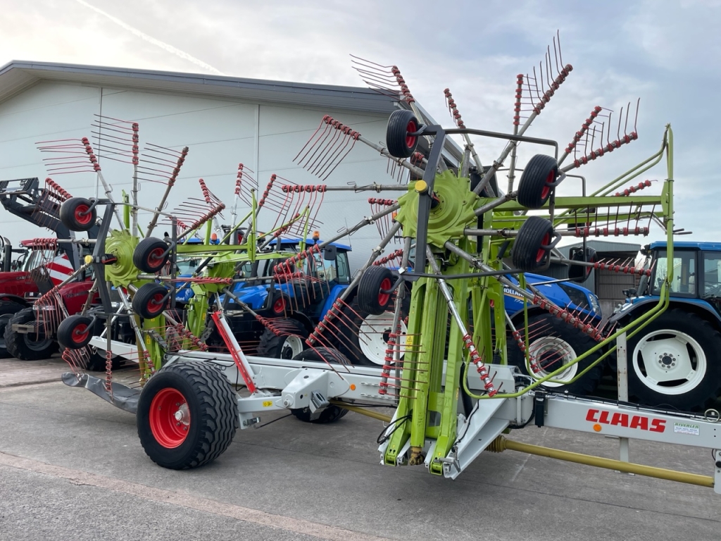 Claas Liner 3600 4 rotor rake