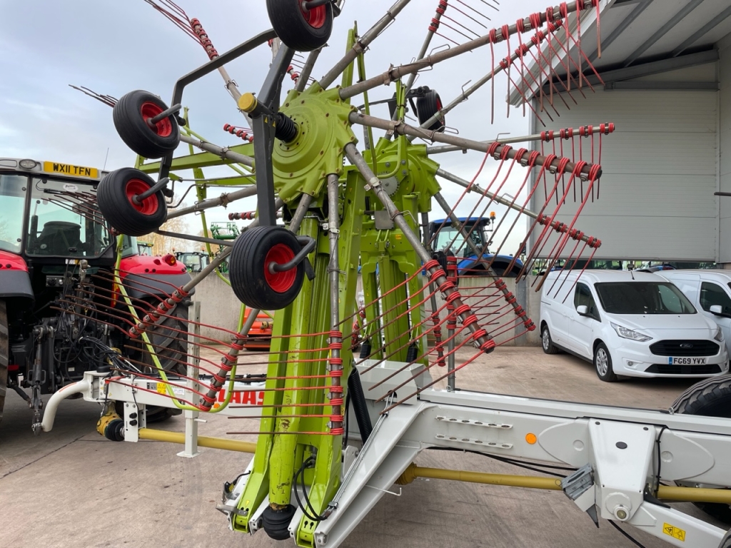 Claas Liner 3600 4 rotor rake