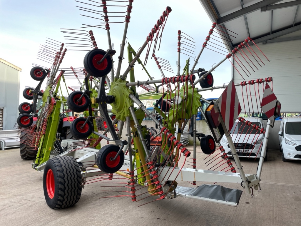 Claas Liner 3600 4 rotor rake