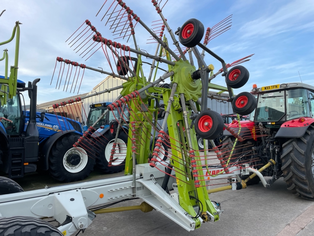 Claas Liner 3600 4 rotor rake