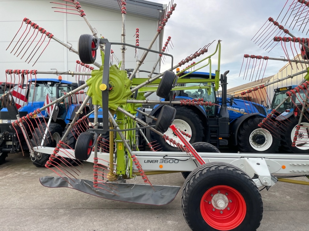 Claas Liner 3600 4 rotor rake