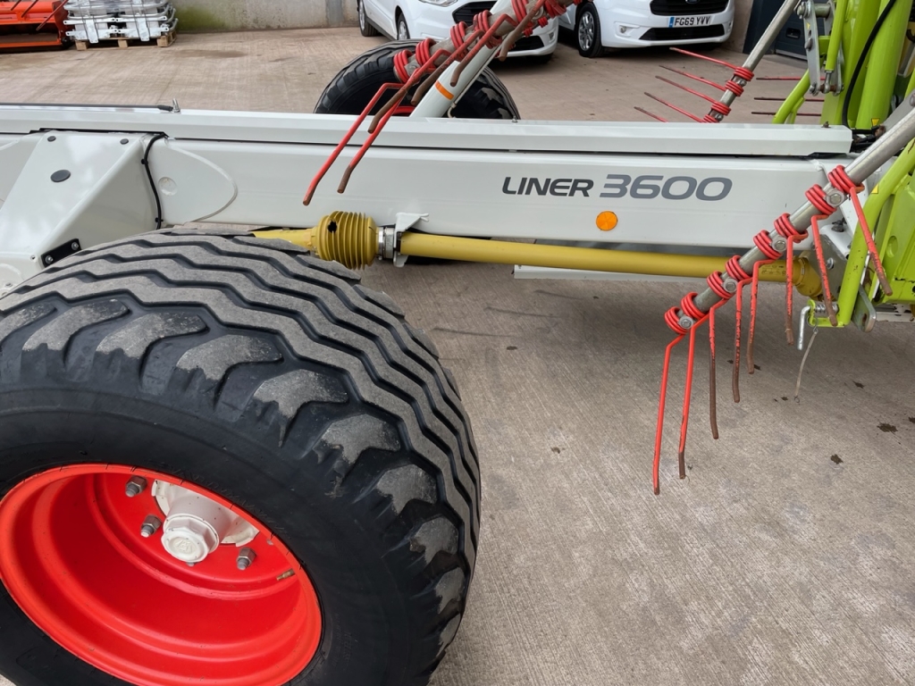 Claas Liner 3600 4 rotor rake