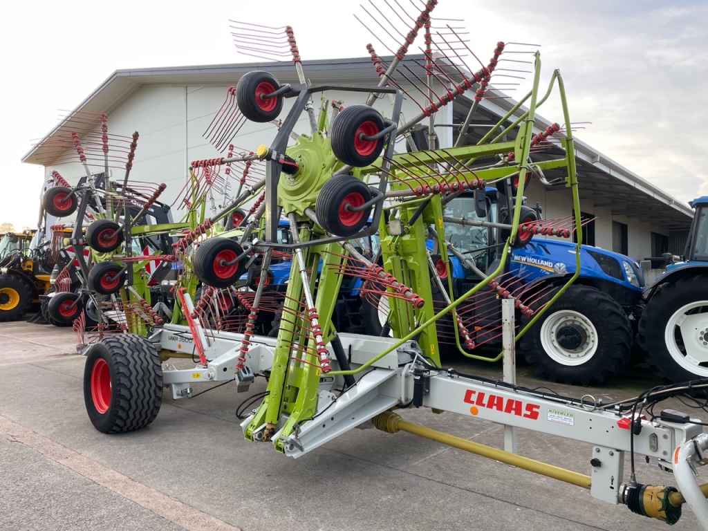 Claas Liner 3600 4 rotor rake